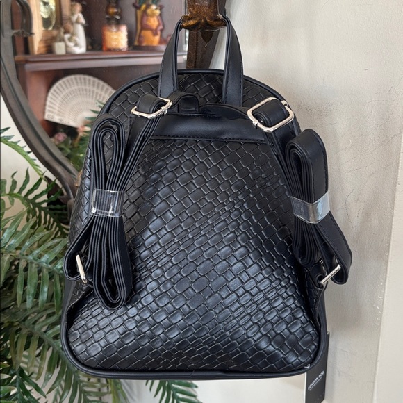 Brand New London Fog Bowery Medium Size Woven Zip Backpack Black Vegan Leather main image 10